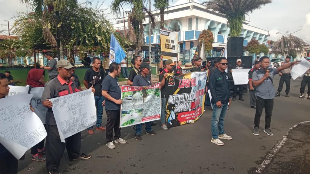 100 Hari Pemerintahan Sudarsono-Supriana Dikritik, Buruh Kota Banjar Tuntut Realisasi Janji Politik