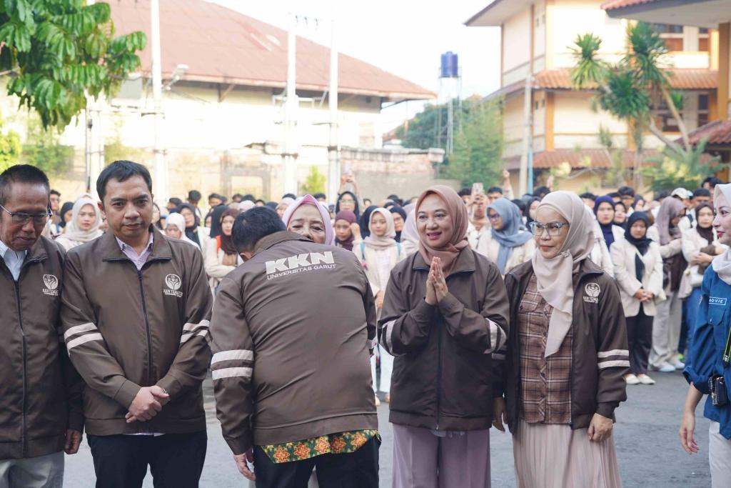 1.503 Mahasiswa UNIGA Dilepas untuk KKN di 74 Desa, Bupati Garut: Saatnya Mengabdi dan Belajar dari Masyarakat