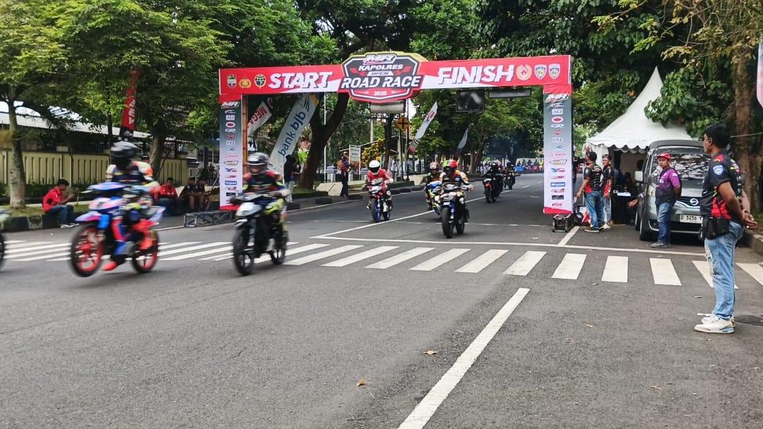 348 Starter Ramaikan Mr Pulley Kapolres Open Road Race 2025 di Ciamis, Ajang Resmi Tekan Balap Liar
