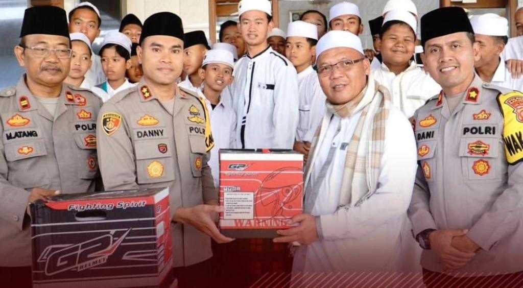Polres Banjar Berikan Santunan Usai Kegiatan Jumat Curhat