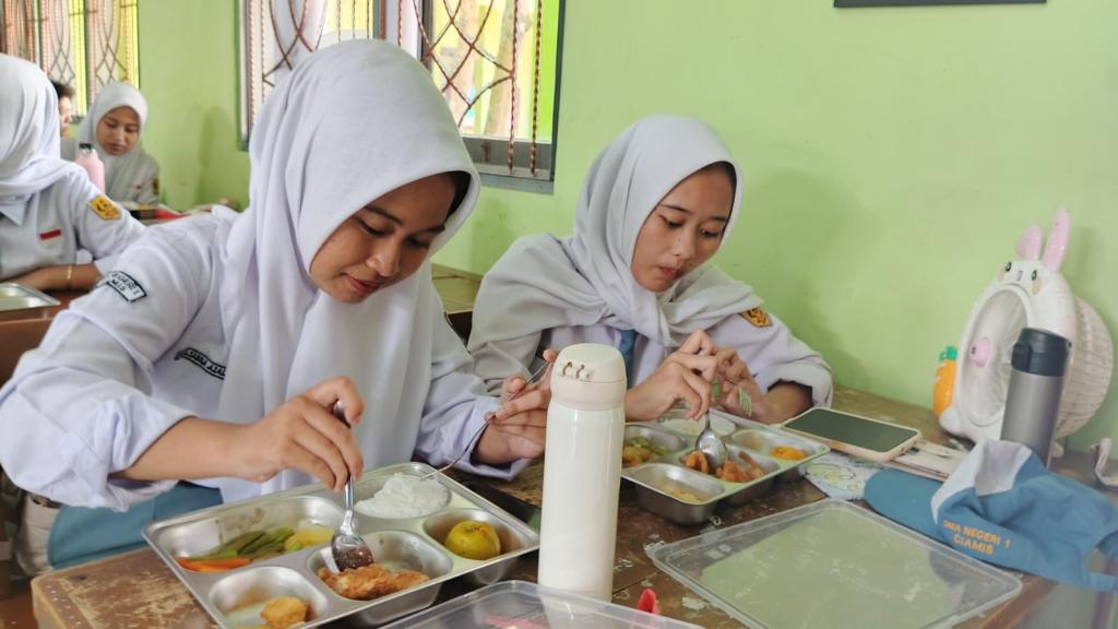 858 Siswa SMAN 1 Ciamis Mulai Nikmati Program Makan Bergizi Gratis