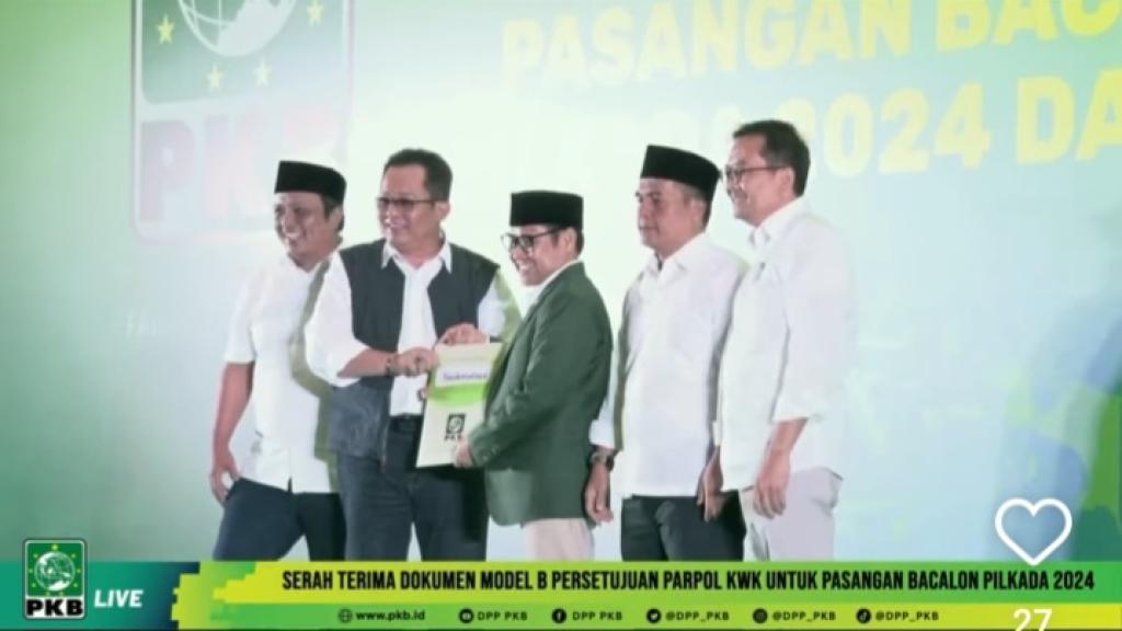 Ade Sugianto-Iip Miftahul Paoz Terima SK Pilkada Kabupaten Tasikmalaya dari Muhaimin Iskandar