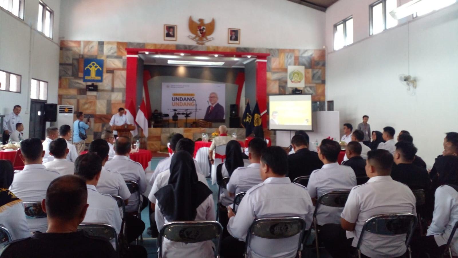 Agun Gunandjar Tanggung Biaya Pendidikan Sipir LP Kelas 2 B Ciamis ke Jenjang S1 hingga S3