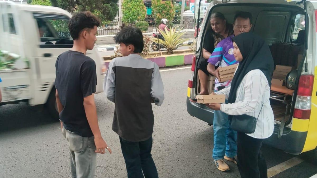 Ajak Warga Tidak Golput di Pilkada 2024, Forum Jurnalis Galuh Bagikan Sebanyak 350 Nasi Kotak