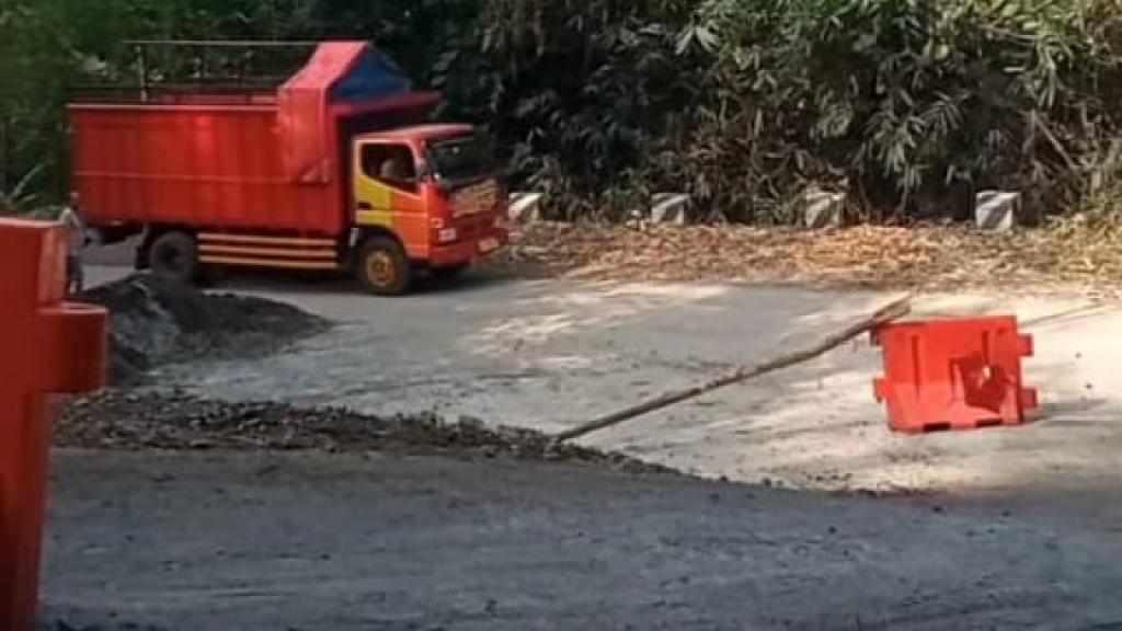 Akses Jalan Cimaragas–Cidolog Ciamis Kembali Dibuka Setelah Tertutup Akibat Longsor