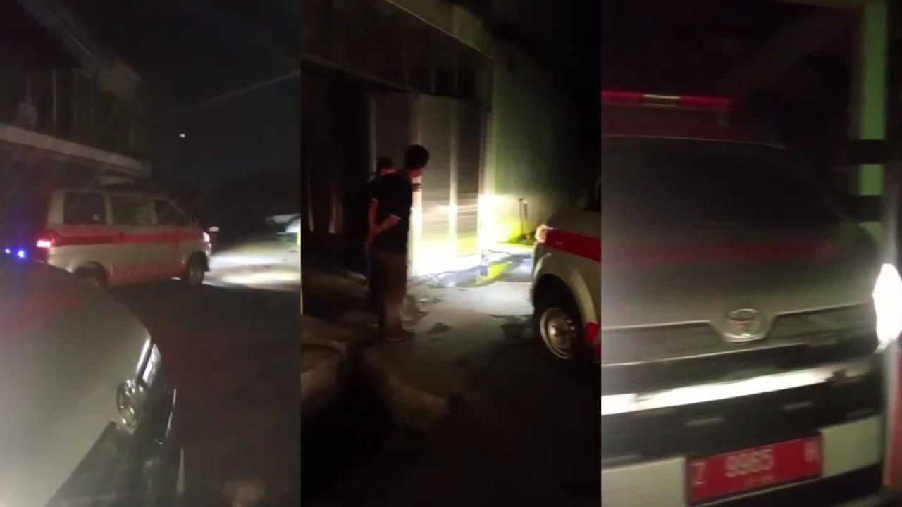 Aksi Sigap Sopir Ambulans RSUD dr Soekardjo Tasikmalaya Saat Listrik Padam Bantu Terangi Rumah Sakit
