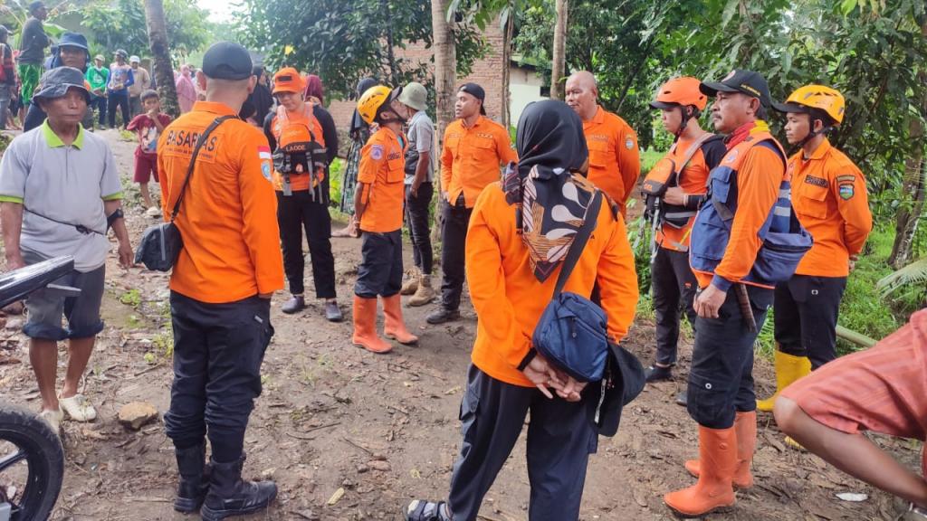 Anak 4 Tahun Hilang Terseret Arus di Sungai Bojong Culamega,Tim SAR Lakukan Pencarian