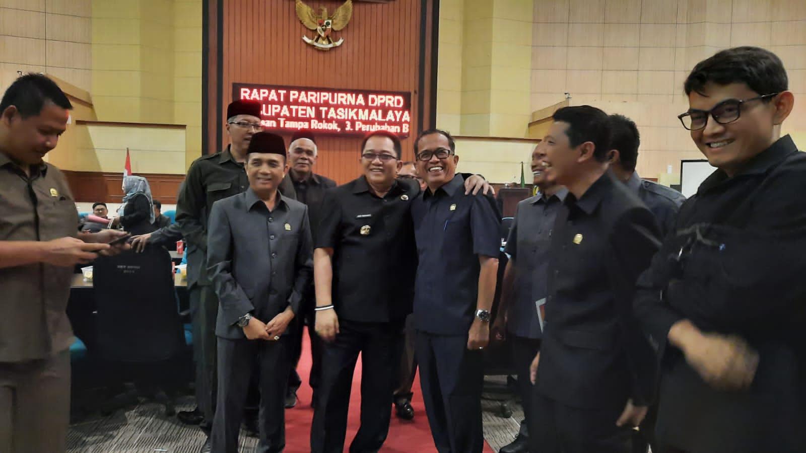 Anggota DPRD Kabupaten Tasikmalaya Sampaikan Ucapan Selamat kepada Ade-Iip di Momen Raperda