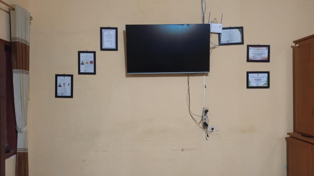 Balai Desa Gunungsari Ciamis Tersambar Petir, Barang Elektronik Senilai Rp15 Juta Rusak