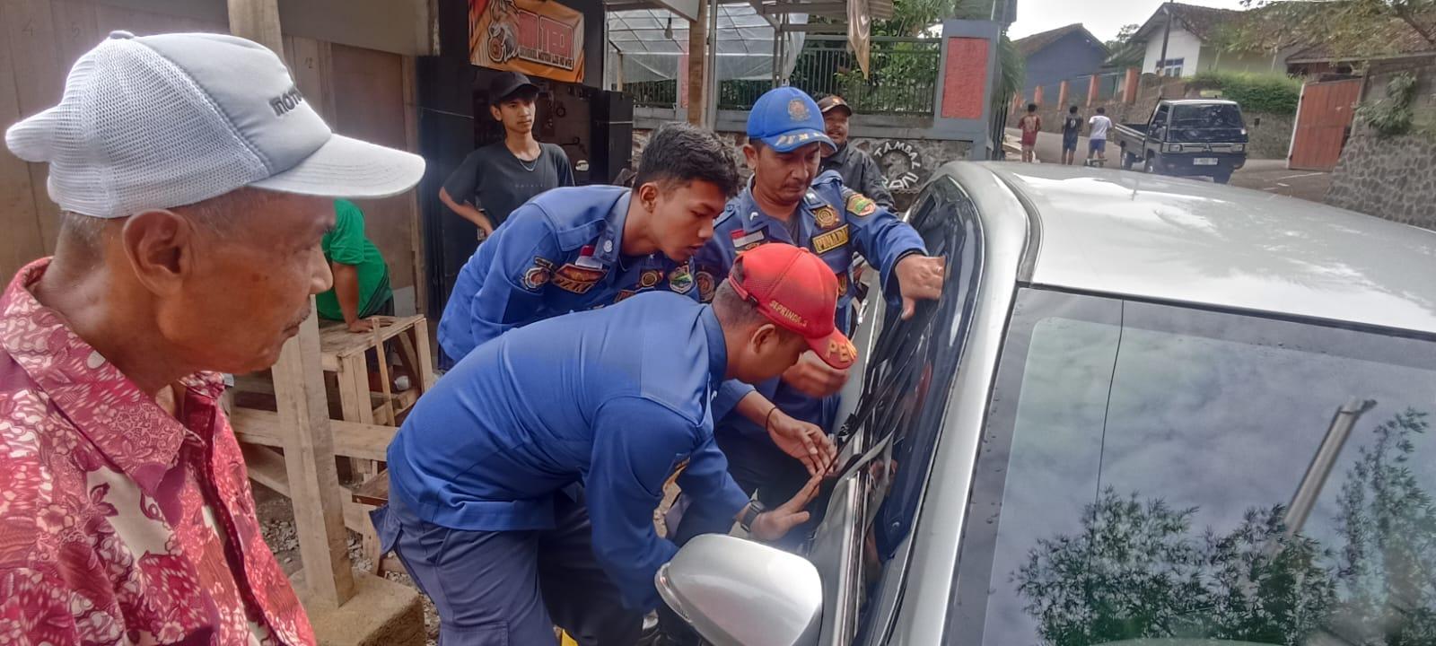 Balita Terkunci dalam Mobil di Ciamis, Aksi Cepat Damkar Berhasil Selamatkan Nyawa si Bocah