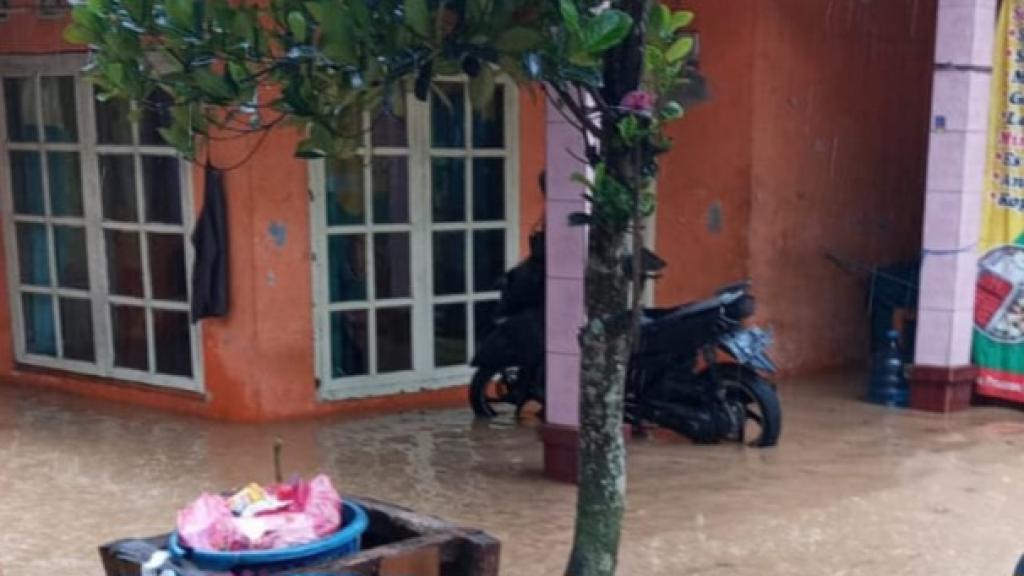 Banjir Dadakan Rendam Tiga Rumah dan Satu Kios di Cimaragas Ciamis