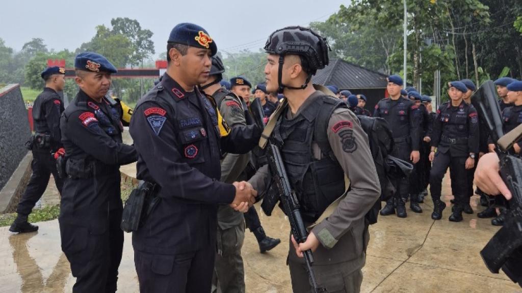 Batalyon D Pelopor Satbrimob Polda Jabar Sambut Perwira Baru dengan Tradisi Khas