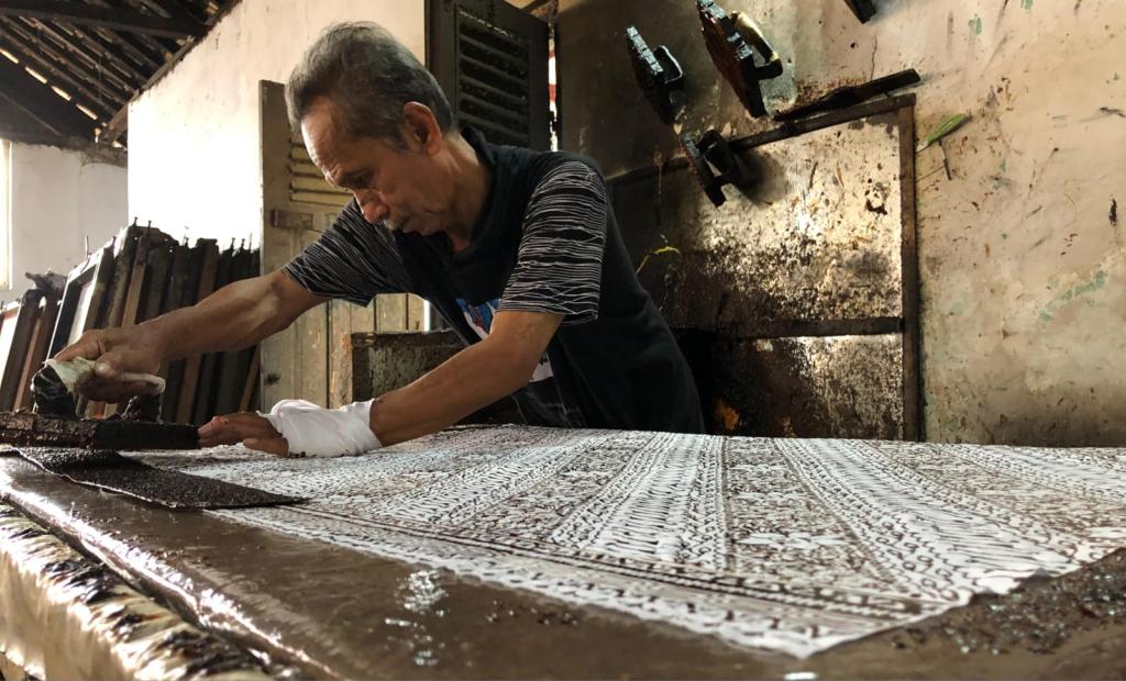 Batik Payung Geulis Motif Unggulan yang Membangkitkan Kebanggaan di Tasikmalaya