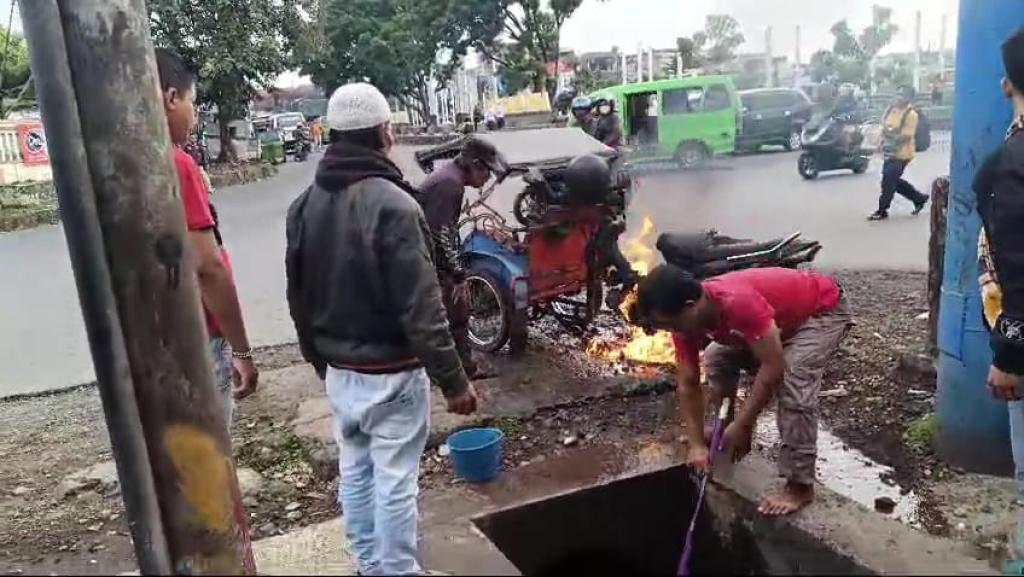 Bentor Nyaris Ludes Terbakar di Singaparna, Diduga Akibat Selang Bensin Bocor