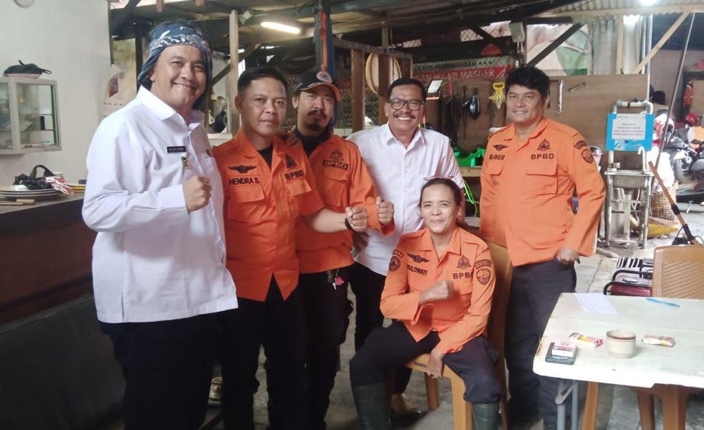 Bukan di Ruang Rapat, Diky Chandra Pilih Silaturahmi Santai di Dapur BPBD Sambil Ditemani Singkong Rebus