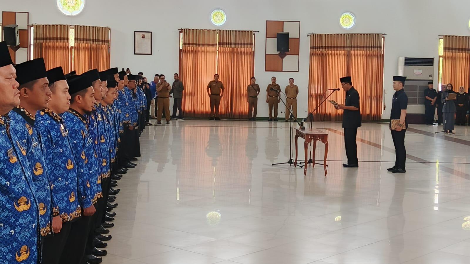 Lantik Ratusan CPNS dan PPPK, Bupati Ciamis: ASN Harus Profesional dan Loyal
