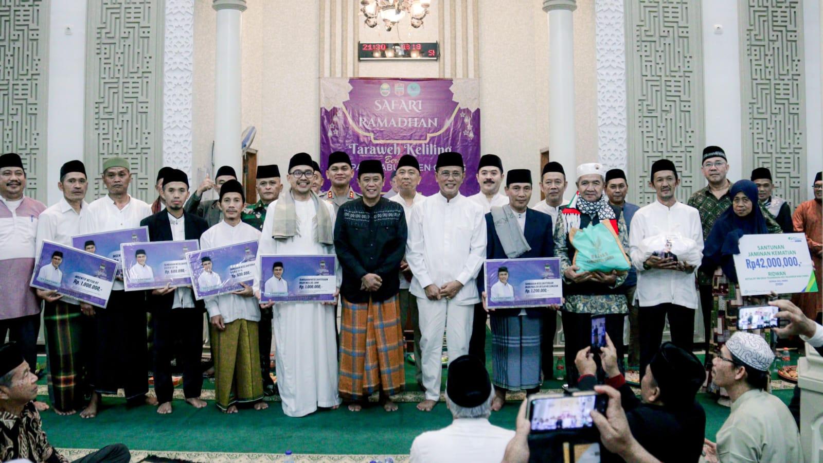 Bupati Herdiat Awali Safari Ramadhan di Rajadesa, Disambut Meriah Warga