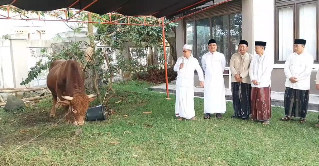 Bupati Tasikmalaya Serahkan Sapi Limousin untuk Kurban di Masjid Agung Baiturrahman