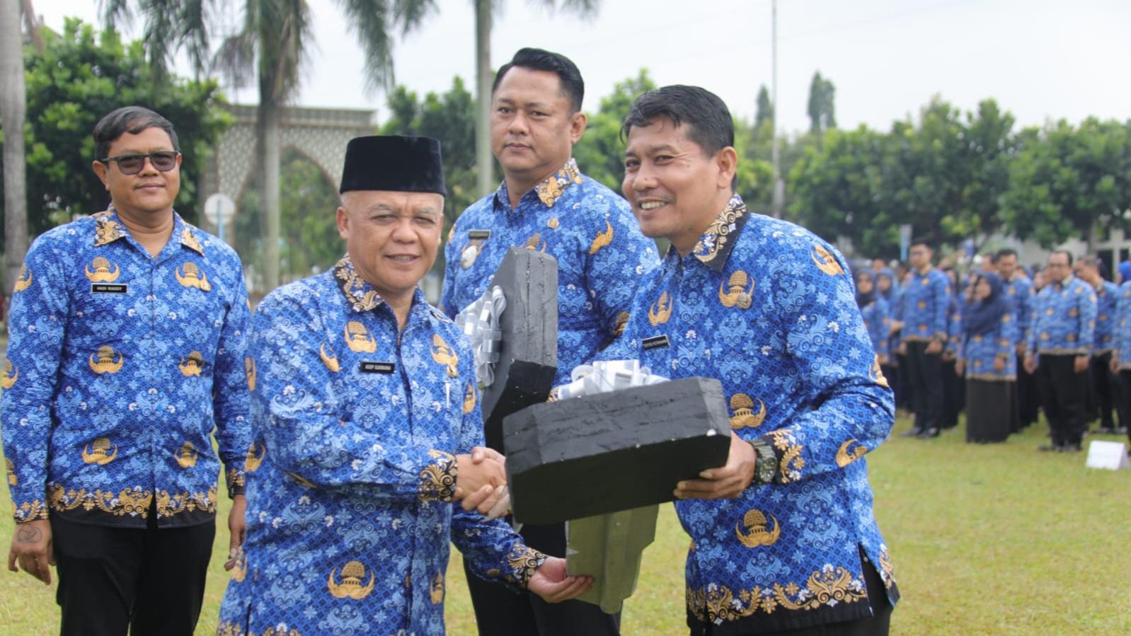 Camat Cihideung dan Lurah Yudanegara Raih Penghargaan PBB-P2 Tertinggi di Tasikmalaya