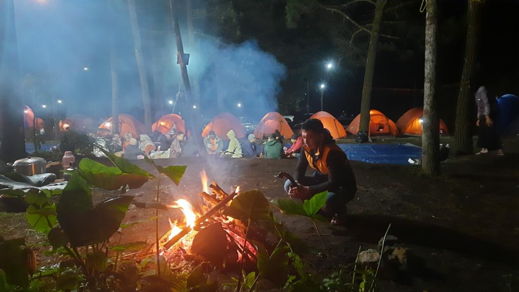 Menghabiskan Malam Minggu dengan Camping di Bukit Nangreu Gunung Galunggung Tasikmalaya