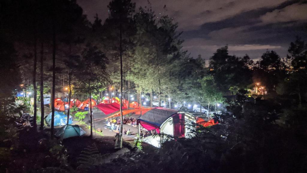 Camping Asyik di Gunung Galunggung: Wisata Alam Tasikmalaya yang Mempesona, Bisa Lihat Sunrise dan City Light