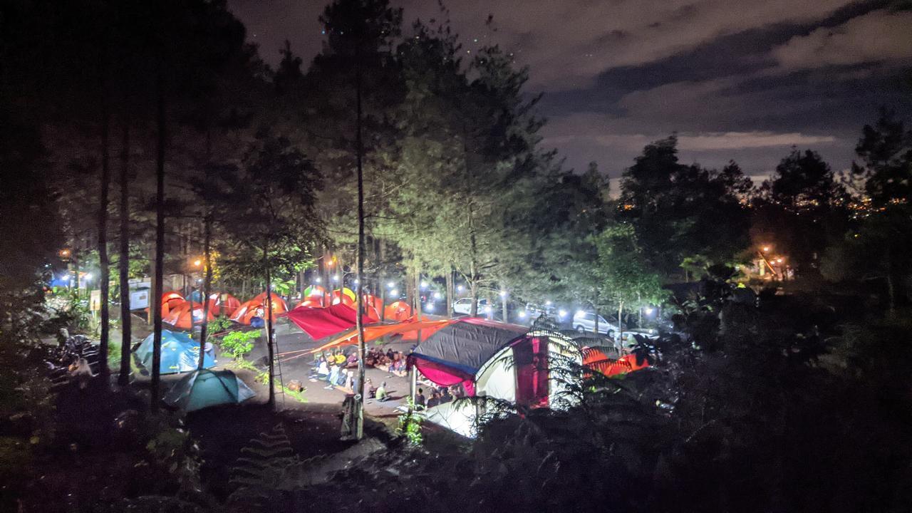 Camping Asyik di Gunung Galunggung: Wisata Alam Tasikmalaya yang Mempesona, Bisa Lihat Sunrise dan City Light