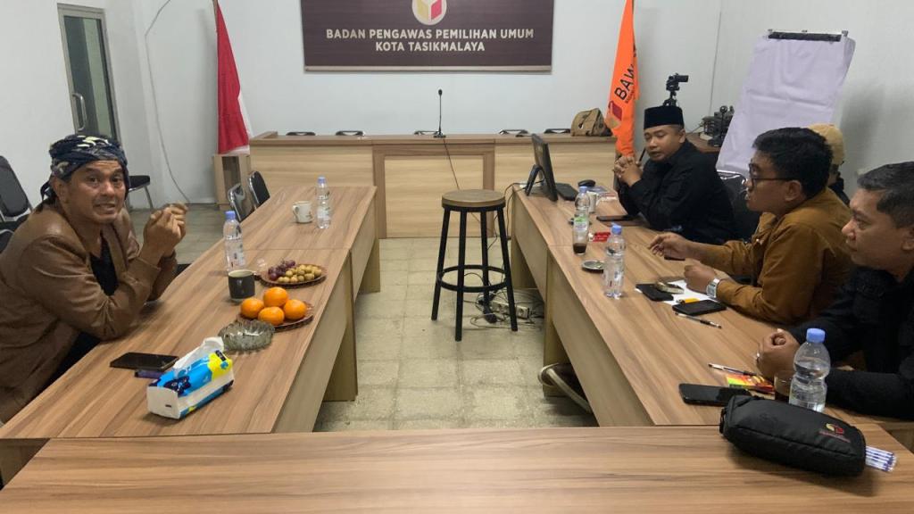 Cawawalkot Tasikmalaya Diky Chandra Datangi Bawaslu Tanyakan Pola Kampanye