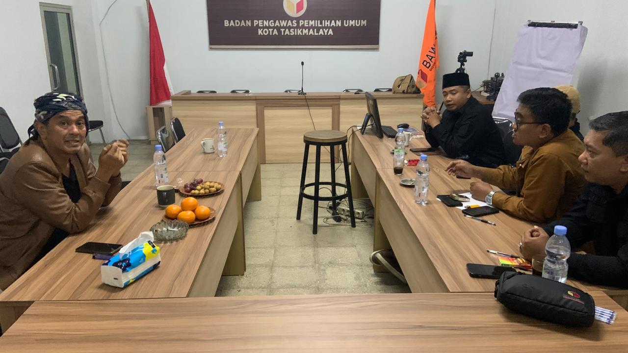 Cawawalkot Tasikmalaya Diky Chandra Datangi Bawaslu Tanyakan Pola Kampanye