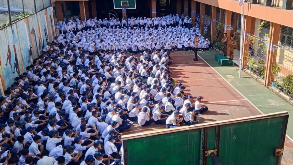 Cegah Bullying dan Kenakalan Remaja, Bhabinkamtibmas dan Babinsa Berikan Penyuluhan di SMPN 3 Kota Tasikmalaya