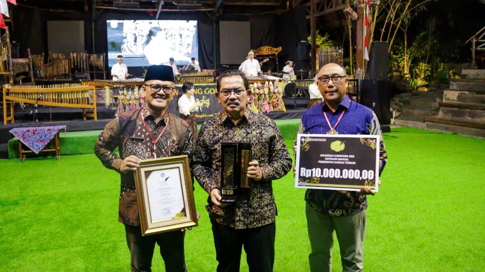 Ciamis Raih Anugerah Kawistara 2024, Komitmen Jaga Bahasa Daerah dan Sastra Diganjar Penghargaan