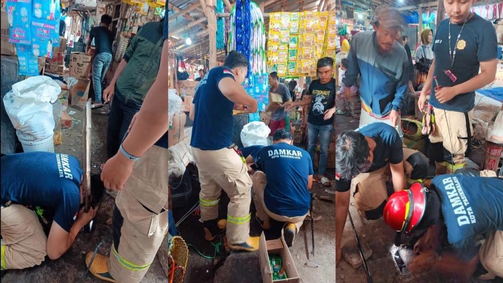 Damkar Kota Tasikmalaya Berhasil Evakuasi Ponsel yang Masuk Gorong-gorong di Pasar Cikurubuk
