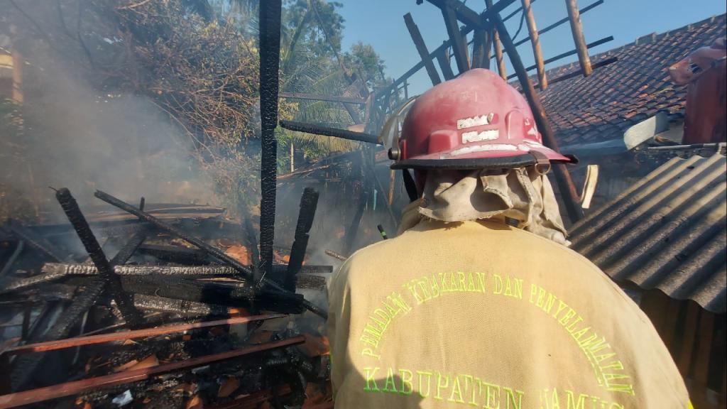 Dapur dan Gudang Milik Aki Jojo di Kawali Ciamis Ludes Terbakar, Kerugian Capai Rp 10 Juta