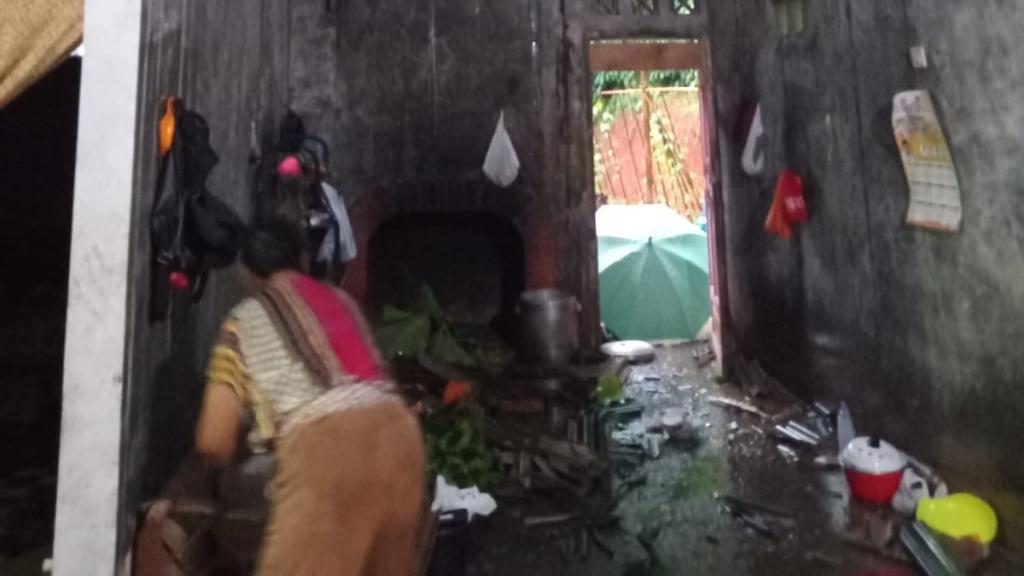Dapur Rumah Warga di Ciamis Porak Poranda Tertimpa Pohon Tumbang