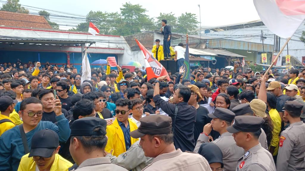 Demo Tolak RUU Pilkada 2024, Massa Berunjuk Rasa di Gedung DPRD Kota Tasikmalaya
