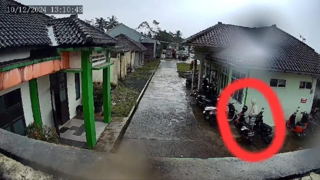 Detik-detik Motor Karyawan Puskesmas Salawu Tasikmalaya Dicuri, Terekam CCTV