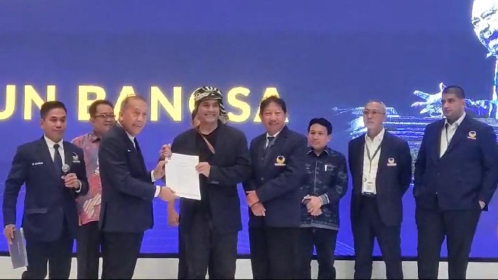 Dicky Chandra Resmi Dapatkan SK dari Partai Nasdem untuk Dampingi Viman di Pilkada 2024