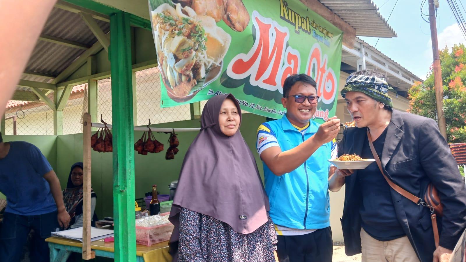 Diky Chandra Kunjungi Kupat Tahu Tanjung Mak Oto Bersama Partai Gelora