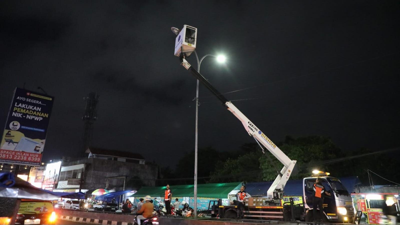 Dishub Kota Tasikmalaya Lakukan Perbaikan PJU di Jalan HZ Mustofa dan Terusan BCA