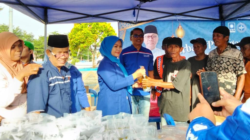 DPD PAN Kota Banjar Bagikan Minyak Goreng dan Takjil Gratis di Bulan Ramadan