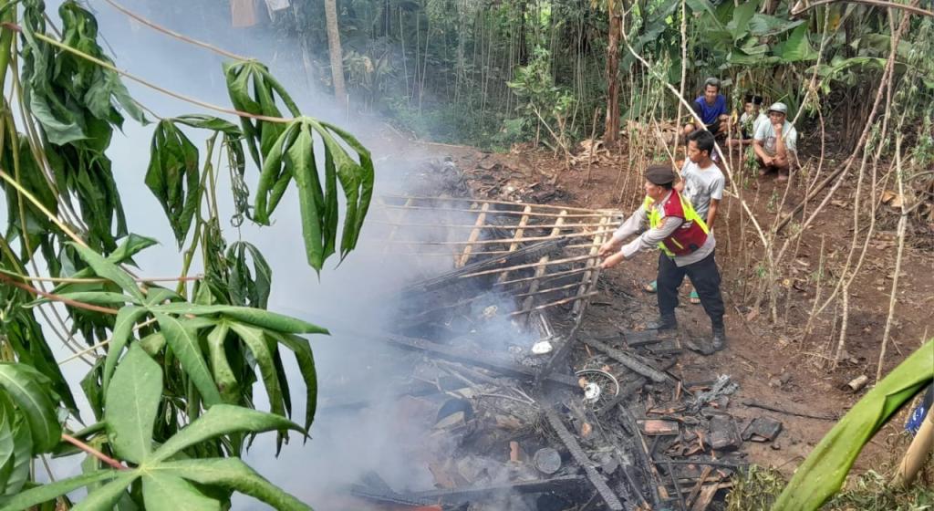 Dua Rumah di Mangunreja Tasikmalaya Terbakar, Diduga Akibat Tungku Masak