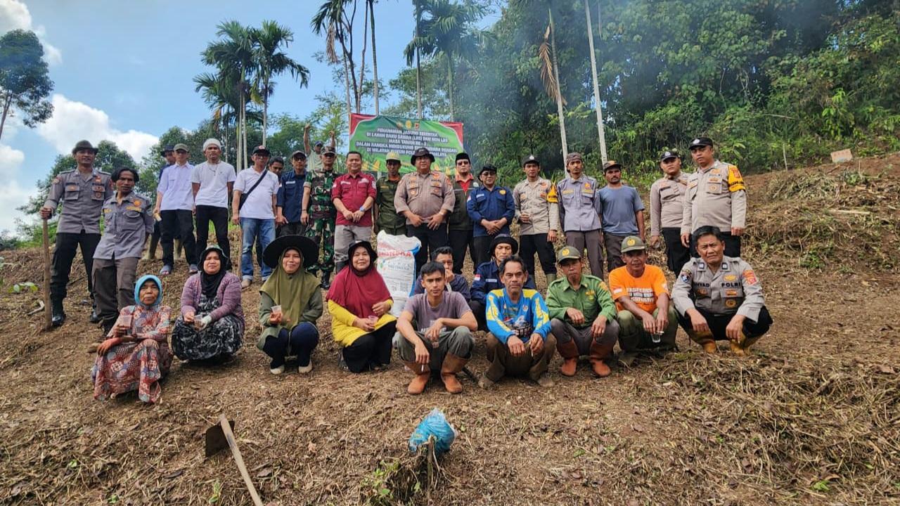 Dukung Program ASTACITA, Polsek Puspahiang dan Muspika Tanam Jagung Serentak