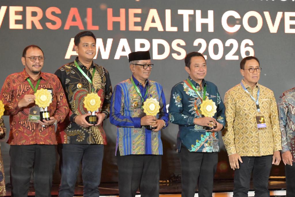 Dukung Program JKN, Ratusan Kepala Daerah Terima UHC Awards 2026