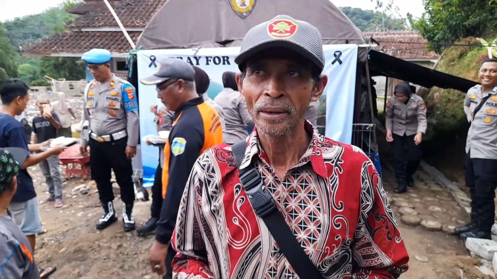 Dukungan Polres Tasikmalaya Kota, Kebahagiaan Kecil untuk Mang Acim di Tengah Bencana Pergerakan Tanah