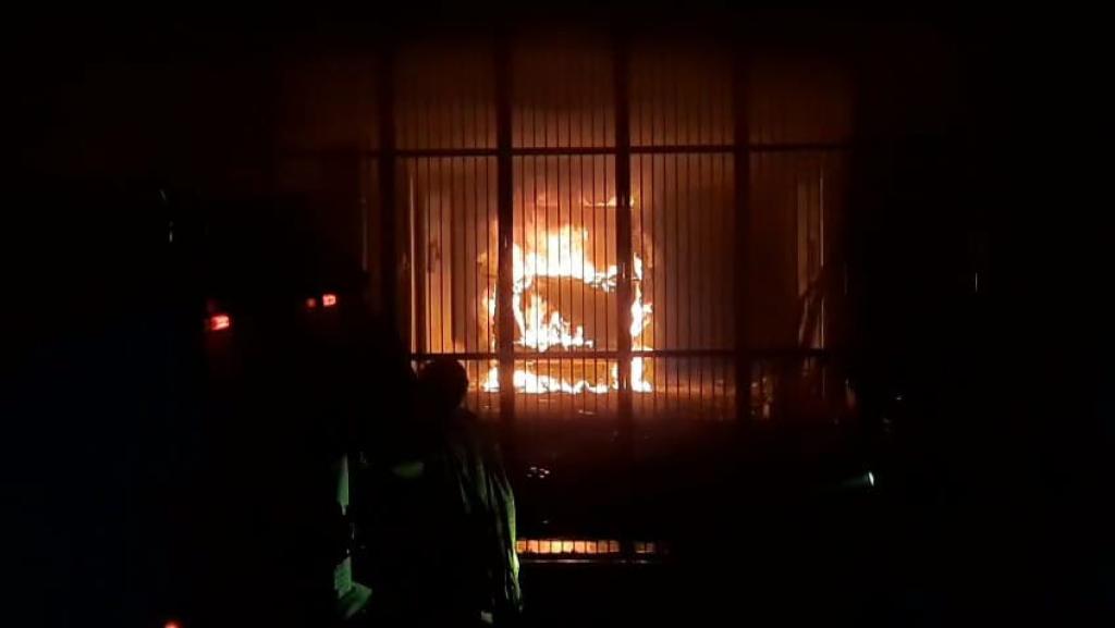 Dump Truk Terbakar di Garasi Warga Rajapolah Tasikmalaya, Kerugian Capai Rp100 Juta