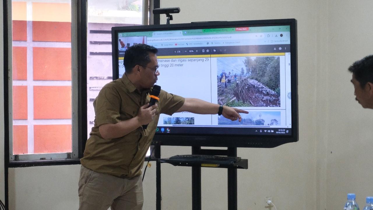 Garut Gerak Cepat Hadapi Bencana Hidrometeorologi, Sekda Imbau Mitigasi Aktif dan Inventarisasi Kerusakan!