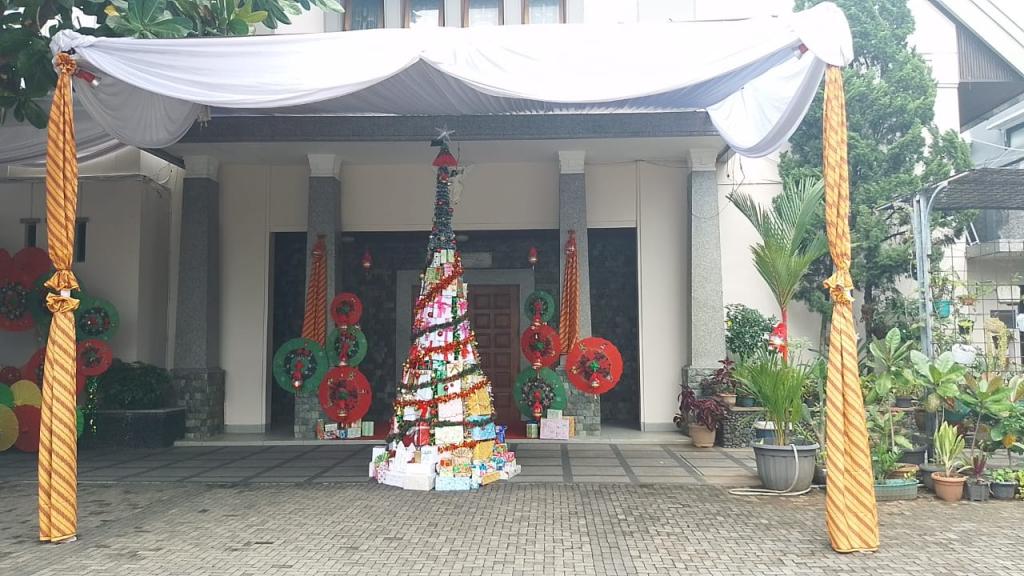 Gereja Katholik Hati Kudus Yesus Tasikmalaya Sambut Natal 2024 dengan Nuansa Budaya Sunda
