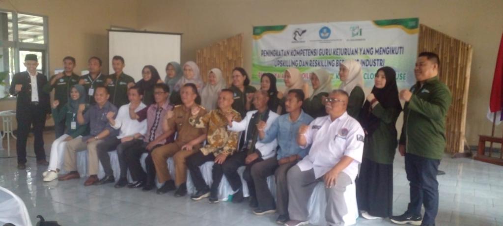 Guru SMK dari Berbagai Provinsi Belajar Beternak Ayam Broiler di Ciamis
