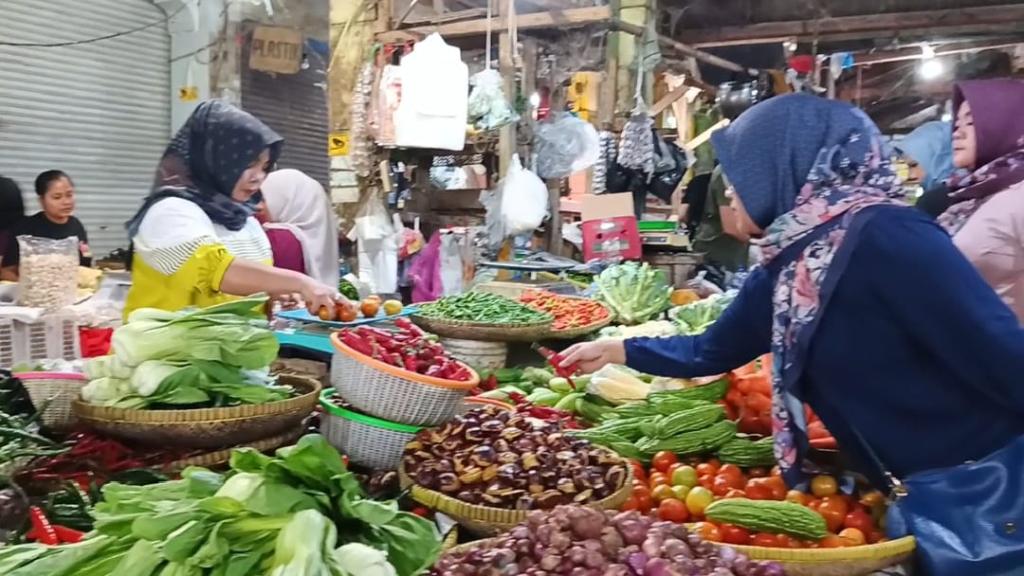Harga Bahan Pokok di Pasar Manis Ciamis Masih Tinggi Pasca-Lebaran