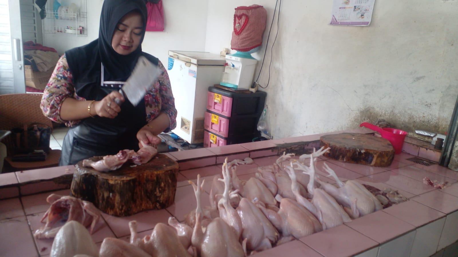 Harga Daging Ayam dan Sapi di Pasar Manis Ciamis Melonjak Drastis Jelang Ramadhan 1446 H