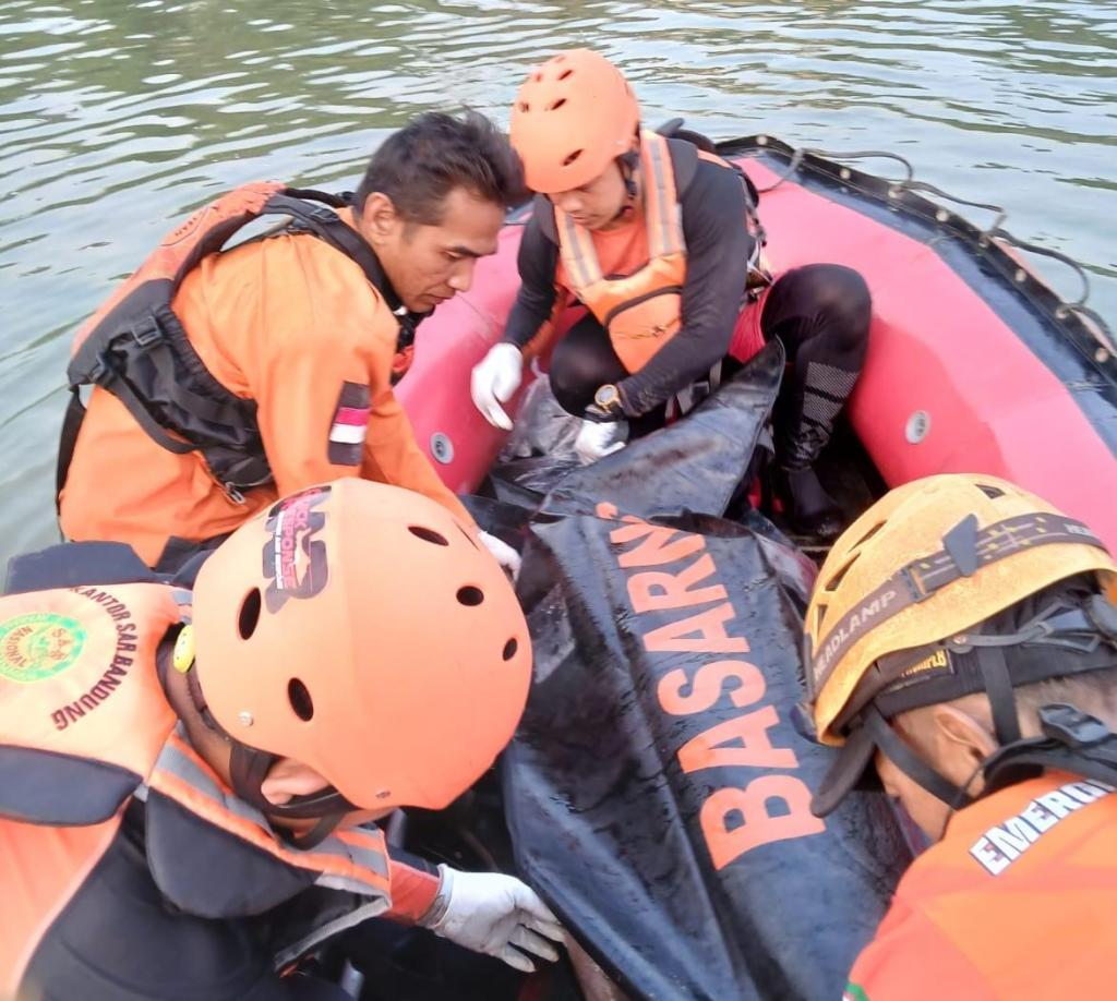 Pemancing yang Tenggelam di Sungai Cimanuk Indramayu Ditemukan Tim SAR Gabungan dalam Kondisi Tewas